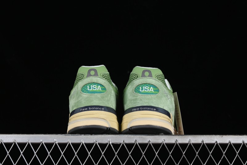 New Balance Made In USA M993 Series Classic Retro Running Shoes - U993WG