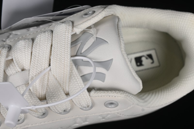 MLB Chunky Classic Base New York Yankees Lightweight Platform Casual Sneakers - 3ASXBMN4N50GRL