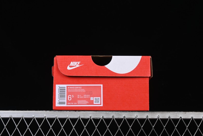Nike Classic Cortez Leather Retro Running Shoes - DN1791-104