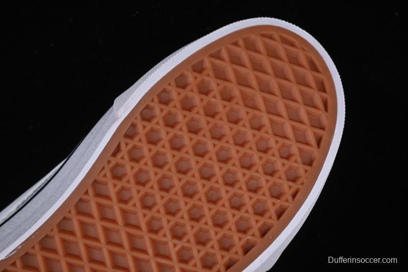 Vans Knu Skool Low-Top Retro Chunky Sneakers with Oversized Logo - VN000CS0239