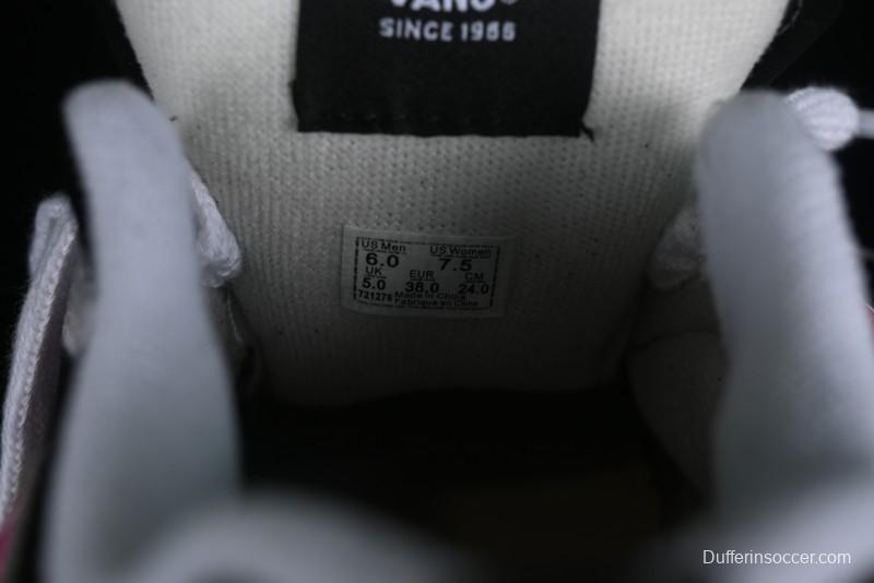 Vans Classics Knu Skool Vulcanized Skate Shoes in Black & Pink - VN0014QC0BV