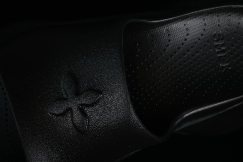 SMFK COMPASS Embossed One-Word Platform Slides - E9066