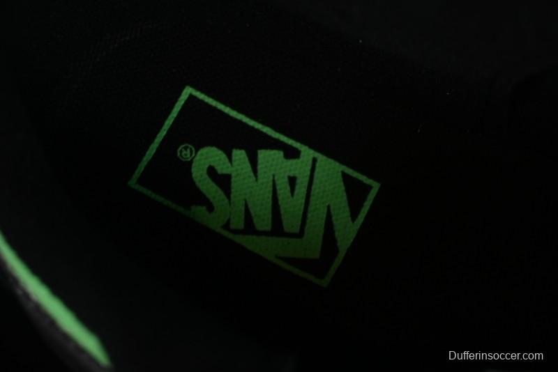 Vans Classics Knu Skool Retro Sneakers with Thickened Tongue and Enlarged Toe - VN0009QCSWE