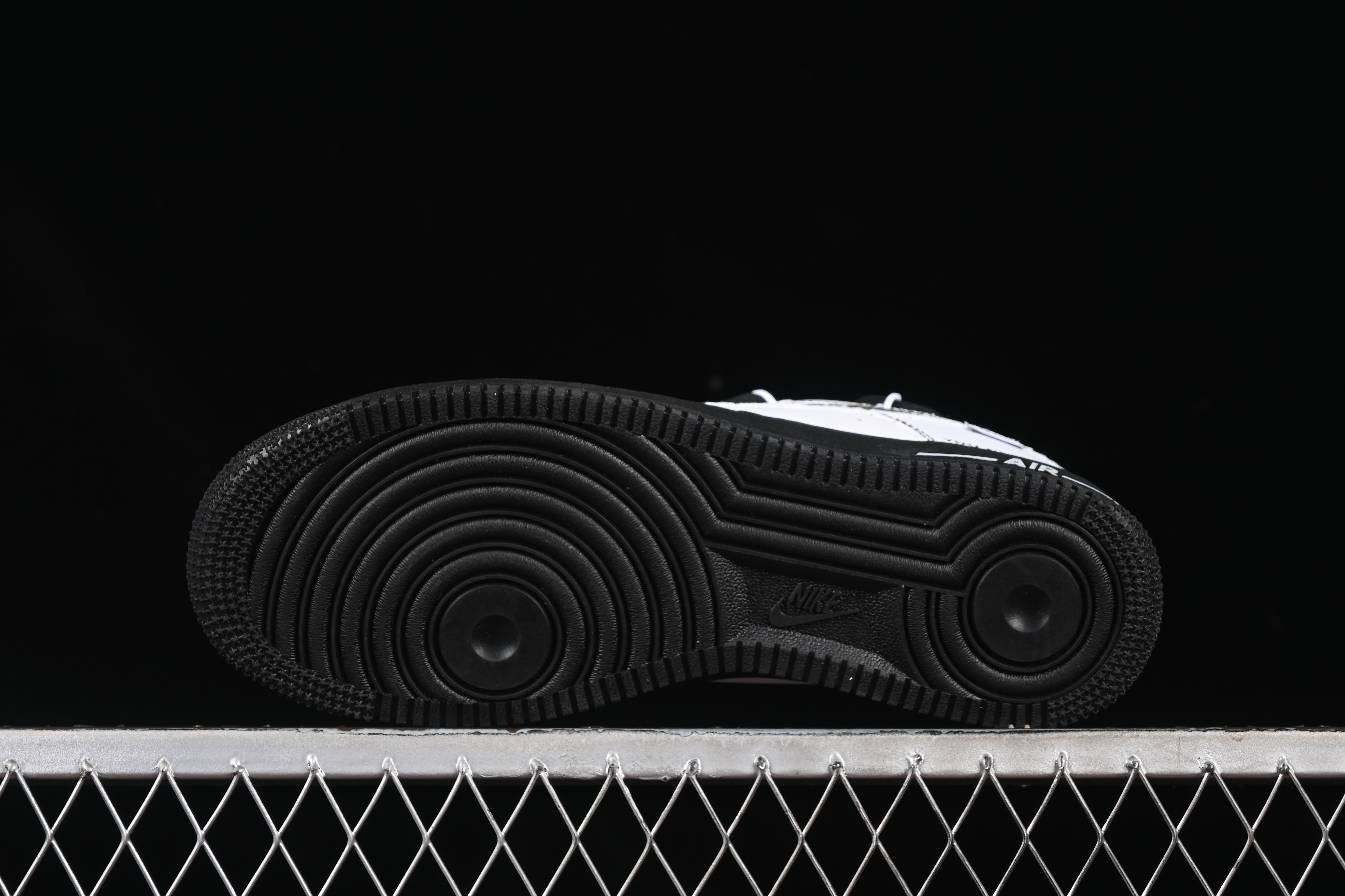 Nike Air Force 1'07 Low Casual Sneakers with Full-Length Air Cushion - ZH0316-066