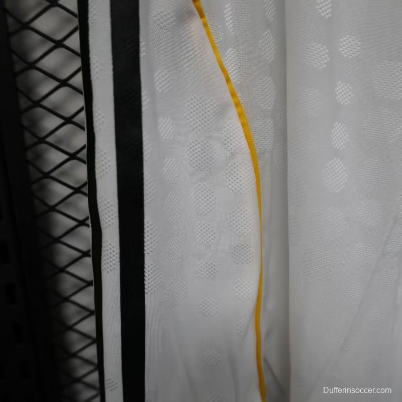 Player Version 25/26 Real Madrid Home Shorts