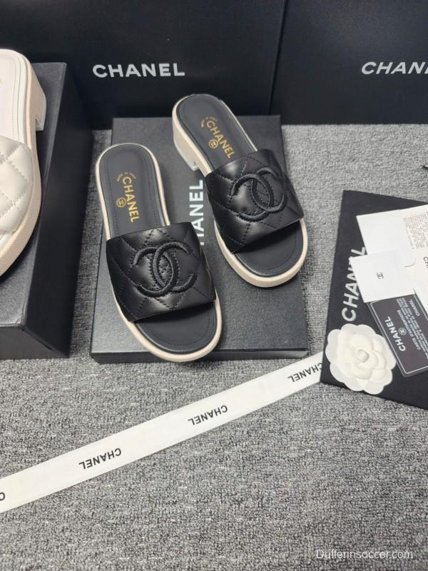 2025 Slippers Chanel Black Leather Slippers