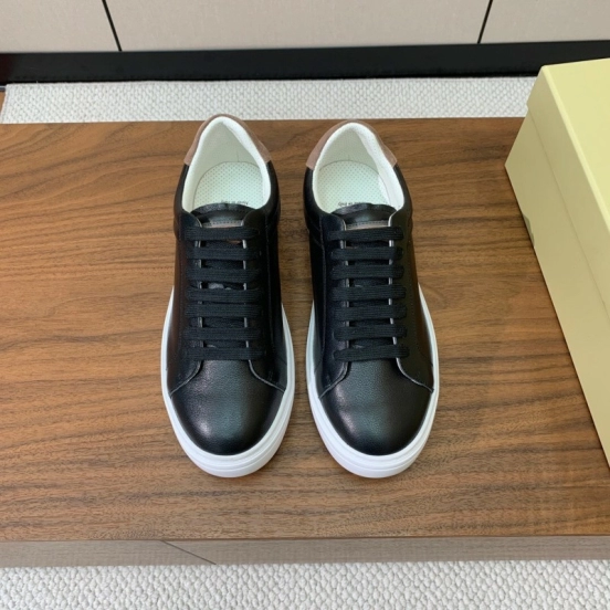 2025 Men Brunello Cucinelli Black Leather Casual Sneakers With White Rubber Sole And High Elasticity Insole KFY00310(M)