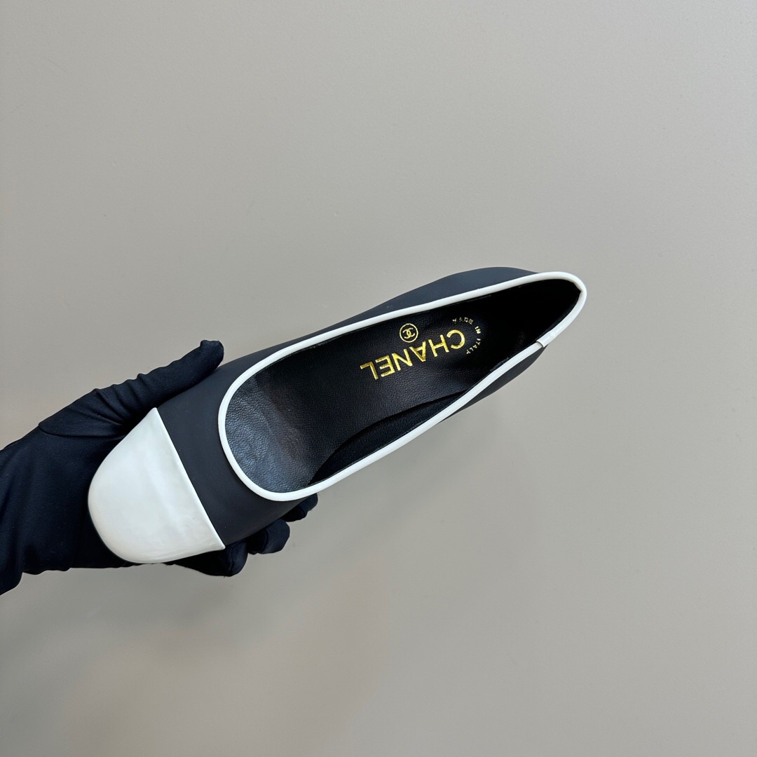2025 Women Chanel Black White Leather Mary Jane Chain Heel KFY00290