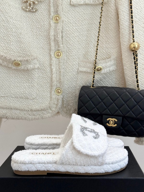 2025 Slippers Chanel White Terry Cloth Crystal CC Logo KFY00220
