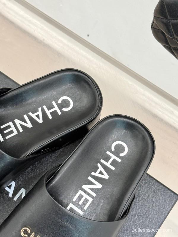 2025 Slippers Chanel Black Leather Slippers KFY00250