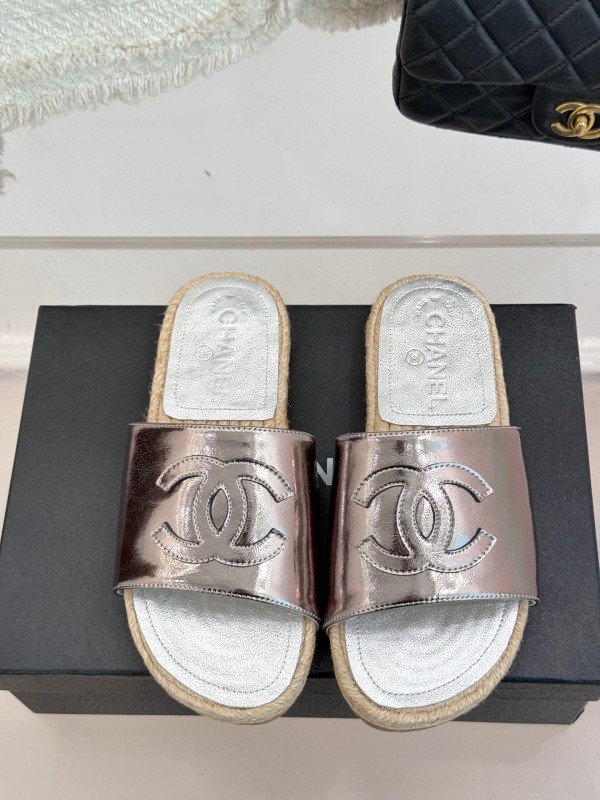2025 Slippers Chanel Metallic Leather Slippers