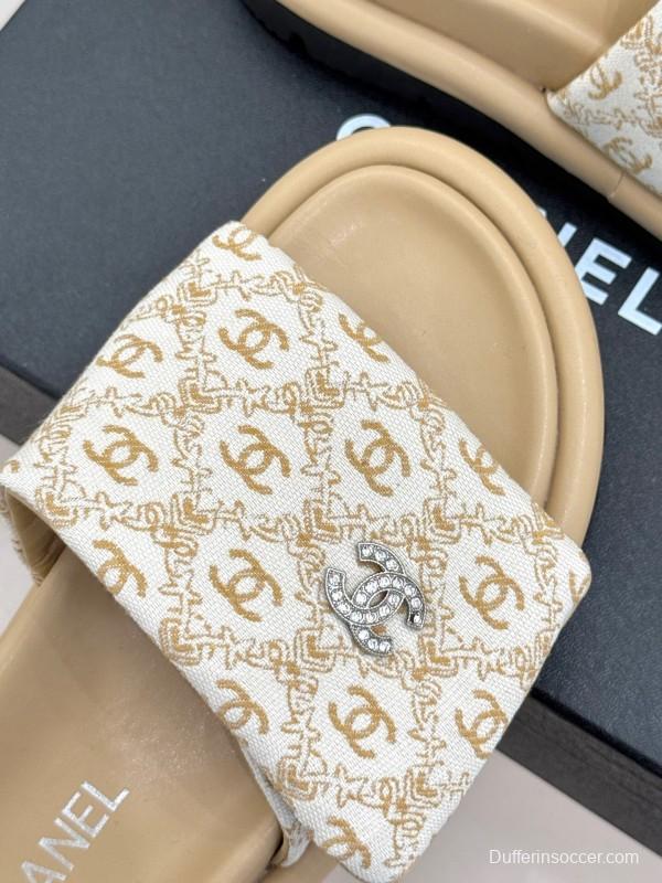 2025 Slippers Chanel Beige White Canvas Slippers
