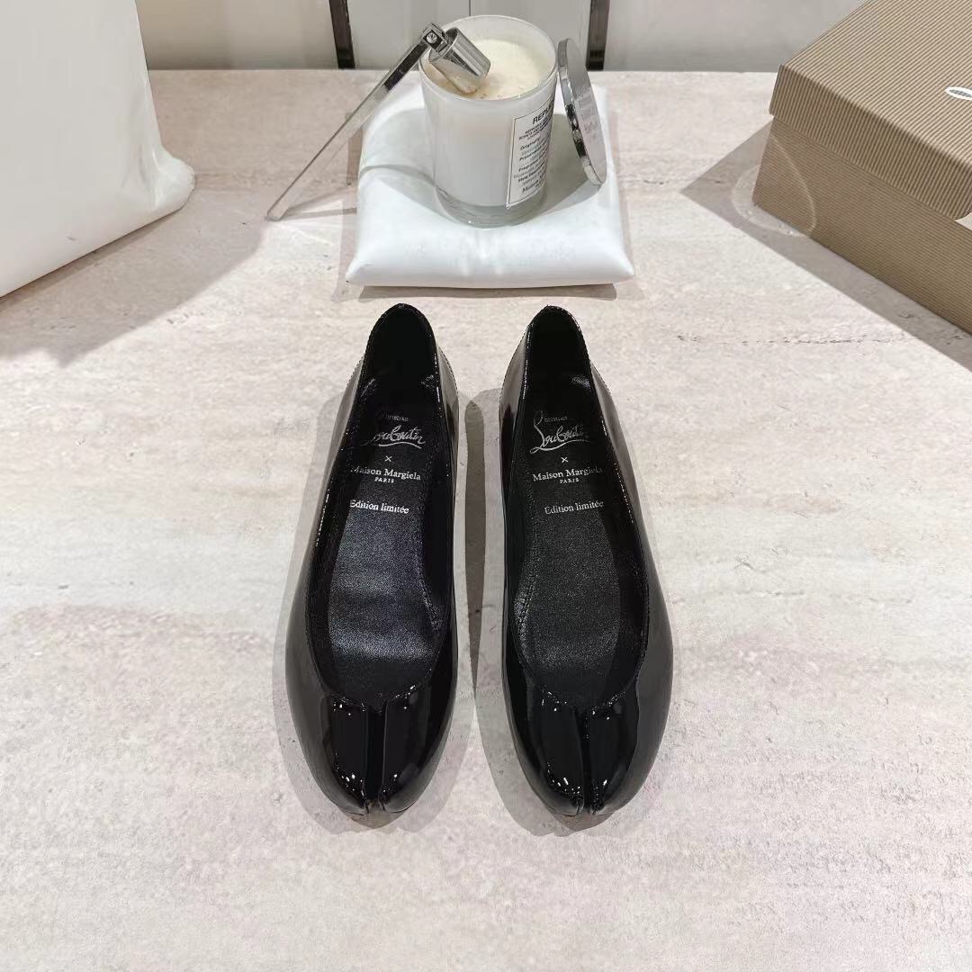 2025 Women MM6 Black Patent Leather Tabi Ballet Flats KFY00280