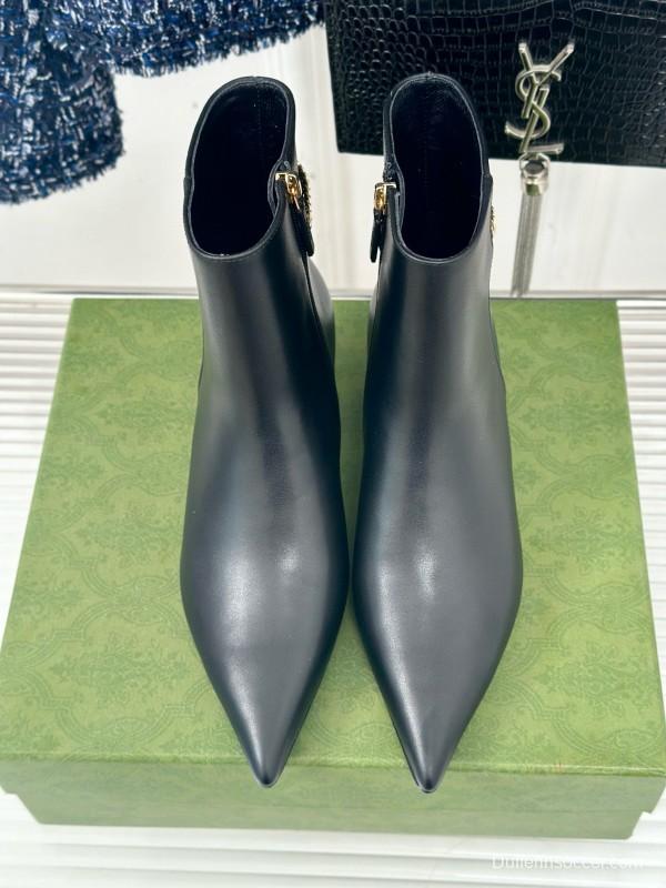 2024 Women Gucci Black Leather Ankle Boots Chain Detail MJ00410