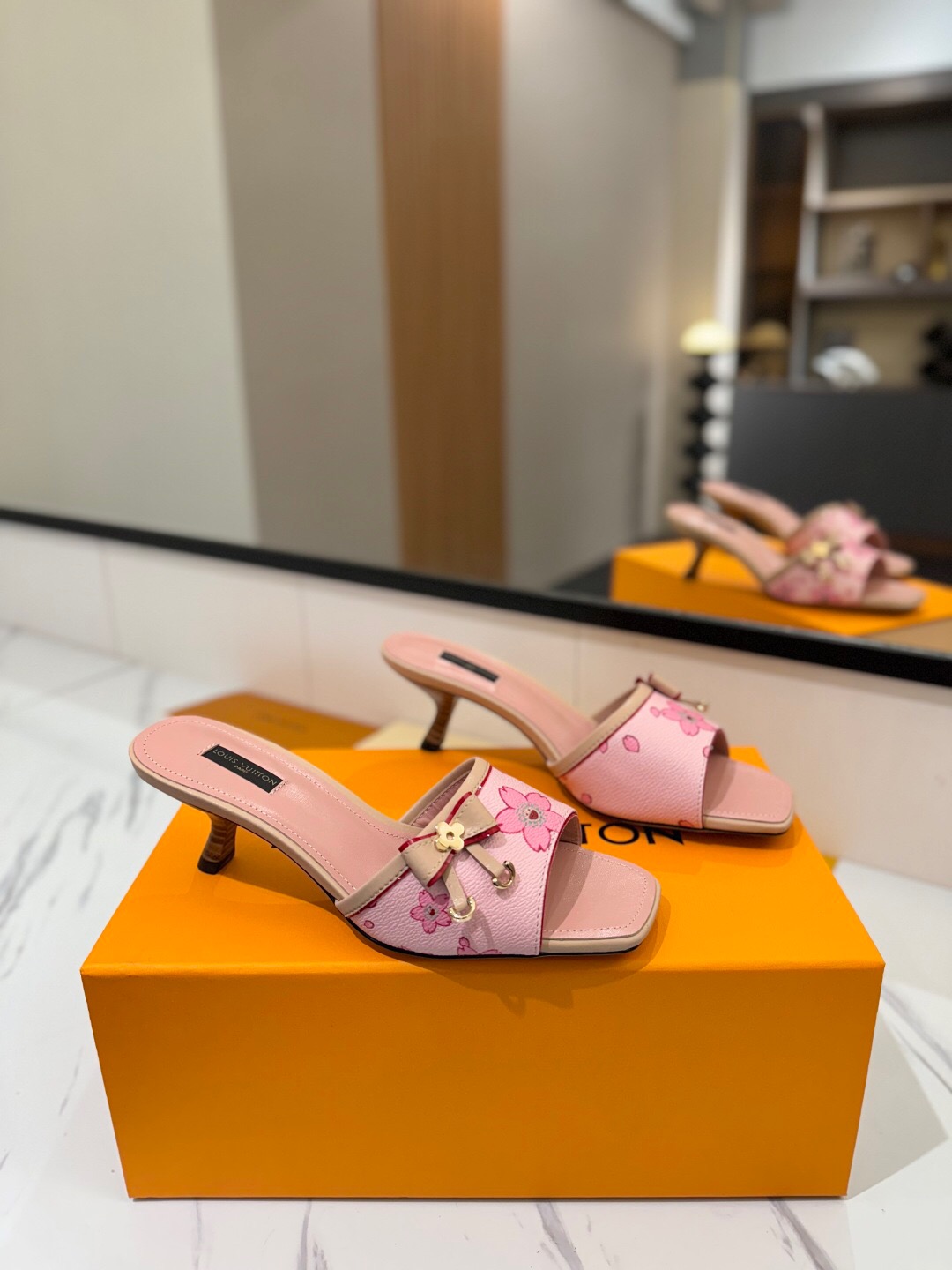 2025 Women Louis Vuitton Pink Leather Mules KFY00310