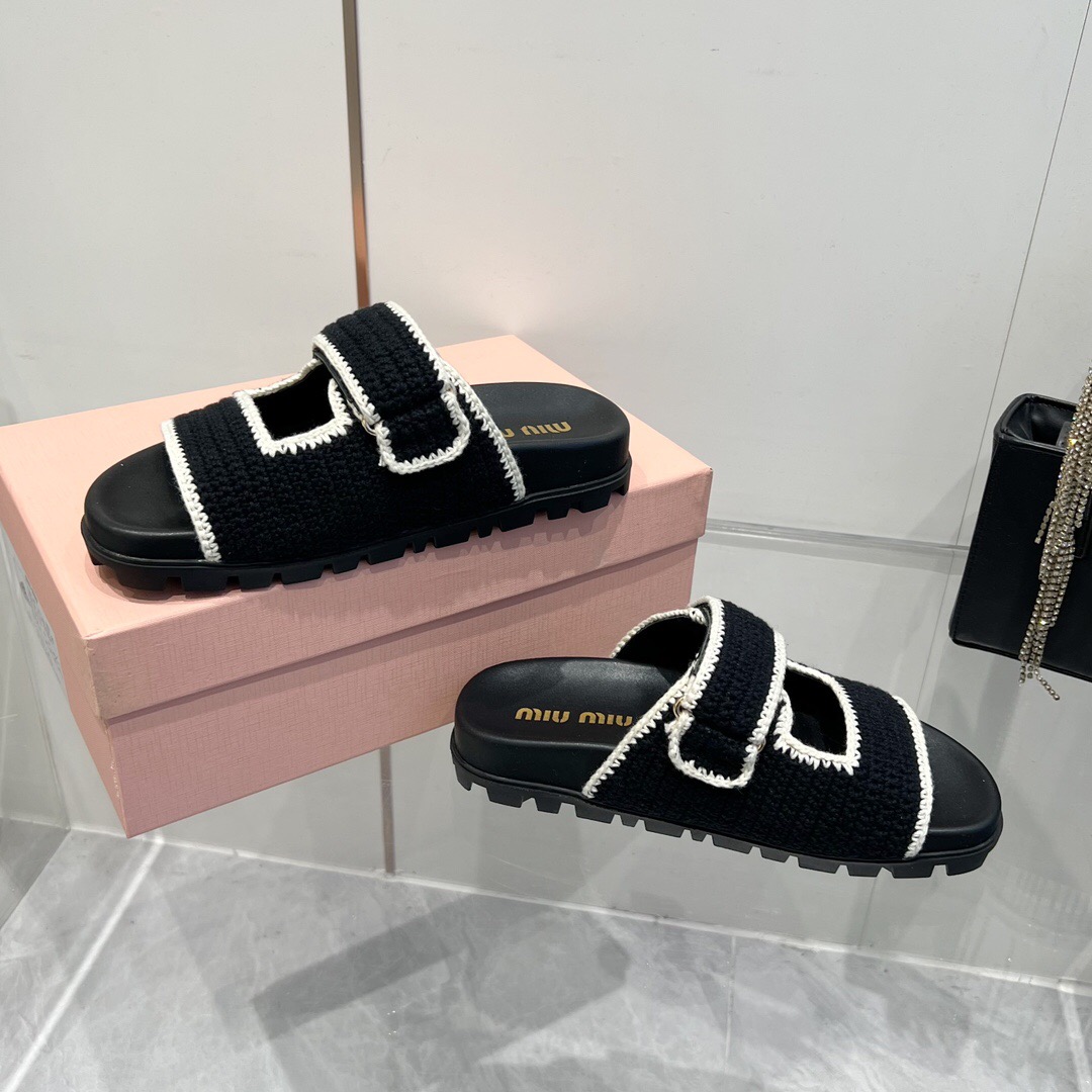 2025 Miu Miu Black White Crochet Leather Slippers KFY00290