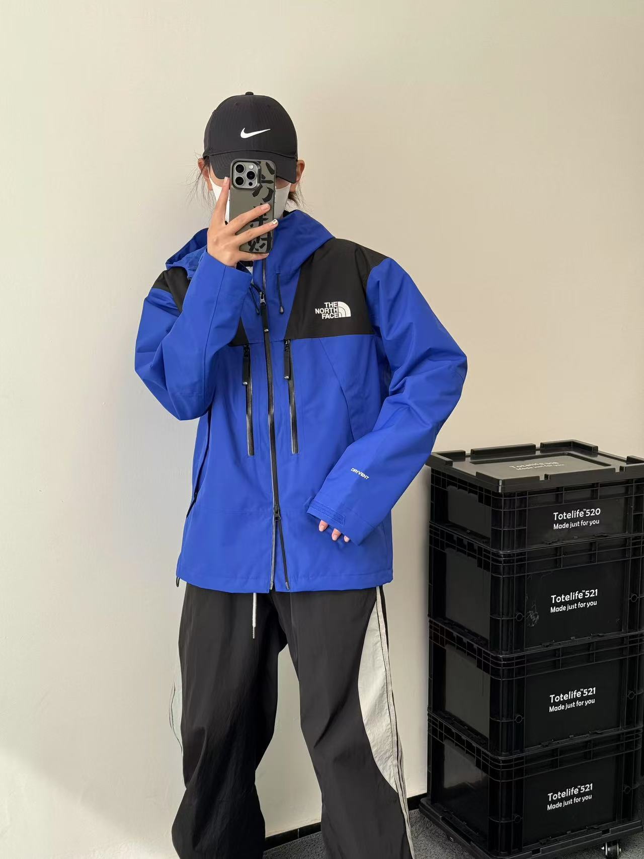 2025 The North Face Summit Series Technical Jacket - Cream/Black Colorblock with Dual-Zip Design