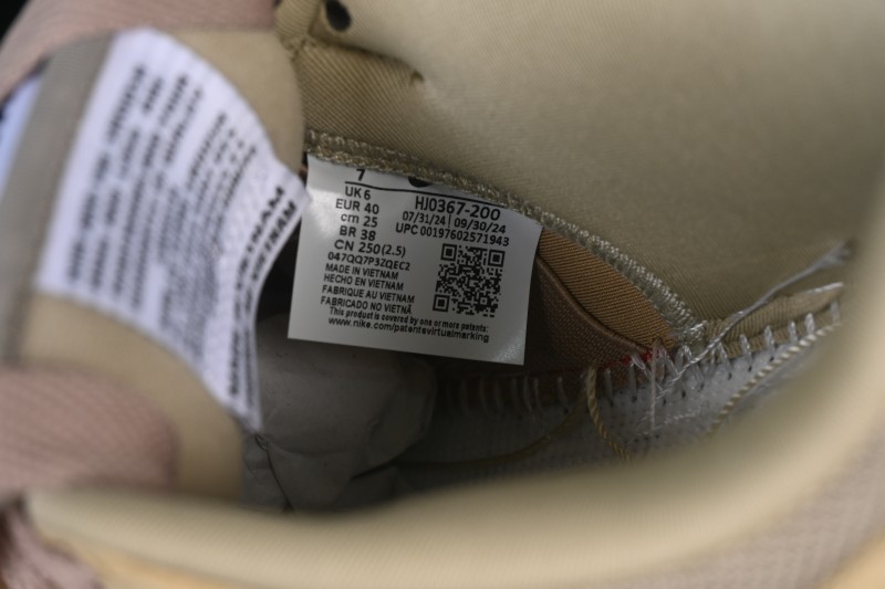 Nike SB Dunk Low Pro Skateboarding Shoes with Parachute Beige Design - HJ0367-200