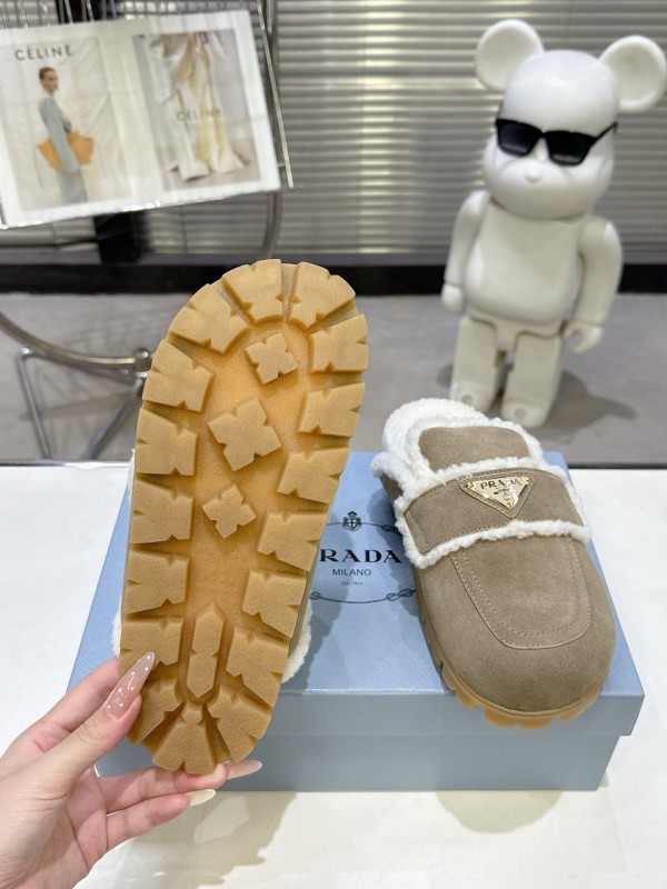 Prada Fall/Winter 2025 New Fur Mule Shoes Triangle Buckle Bread Toe Half Slippers - KFY00270