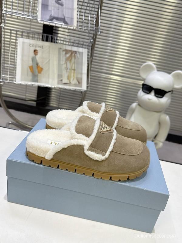 Prada Fall/Winter 2025 New Fur Mule Shoes Triangle Buckle Bread Toe Half Slippers - KFY00270