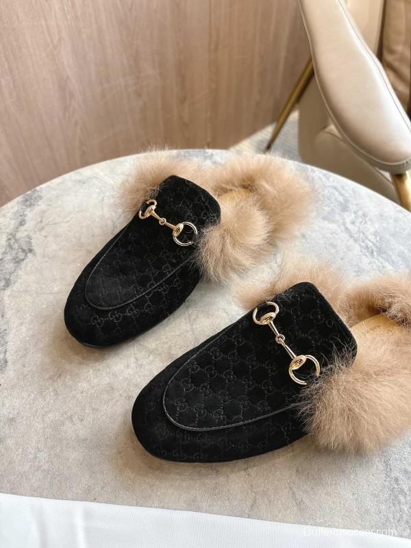 Gucci Fur Mule with Double G Pattern and Horsebit Detail - LY00340