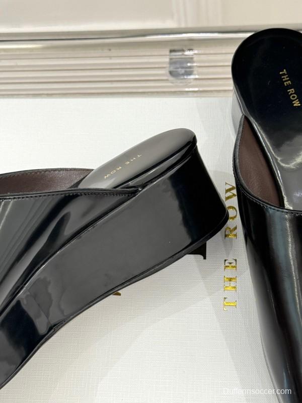 The Row Fall/Winter 2025 Platform Slides - KFY00280