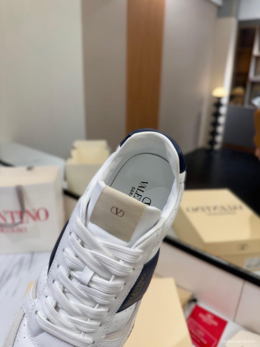 VALENTINO 2025 SS Casual Sneakers with Large V Hook-and-Loop Design - AS00370