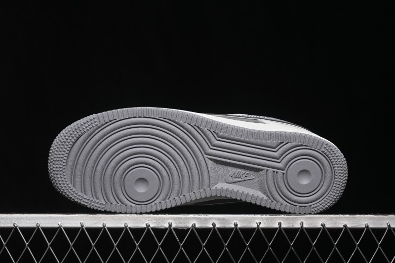 Nike Air Force 1 '07 Low Collaborative Basketball Sneakers with Full-Length Air Cushioning - WY0655-102