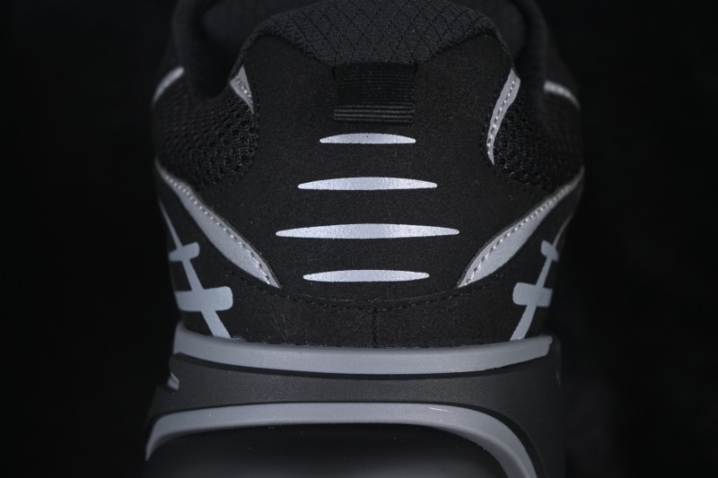 Louis Vuitton Tatic Runner Casual Running Shoes with Breathable Mesh and Lightweight Sole - Black