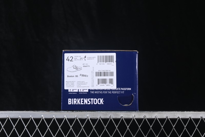 Birkenstock Gizeh Sandals with Soft Leather Velvet Uppers and Cozy Fleece Lining - 0560771