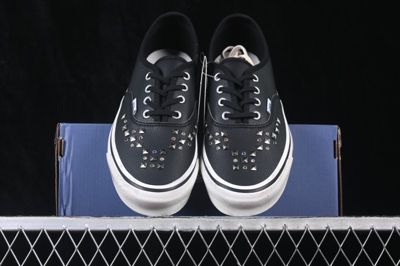 Vans Authentic 44 Low Top Skateboard Shoes - VN000D9NBLK